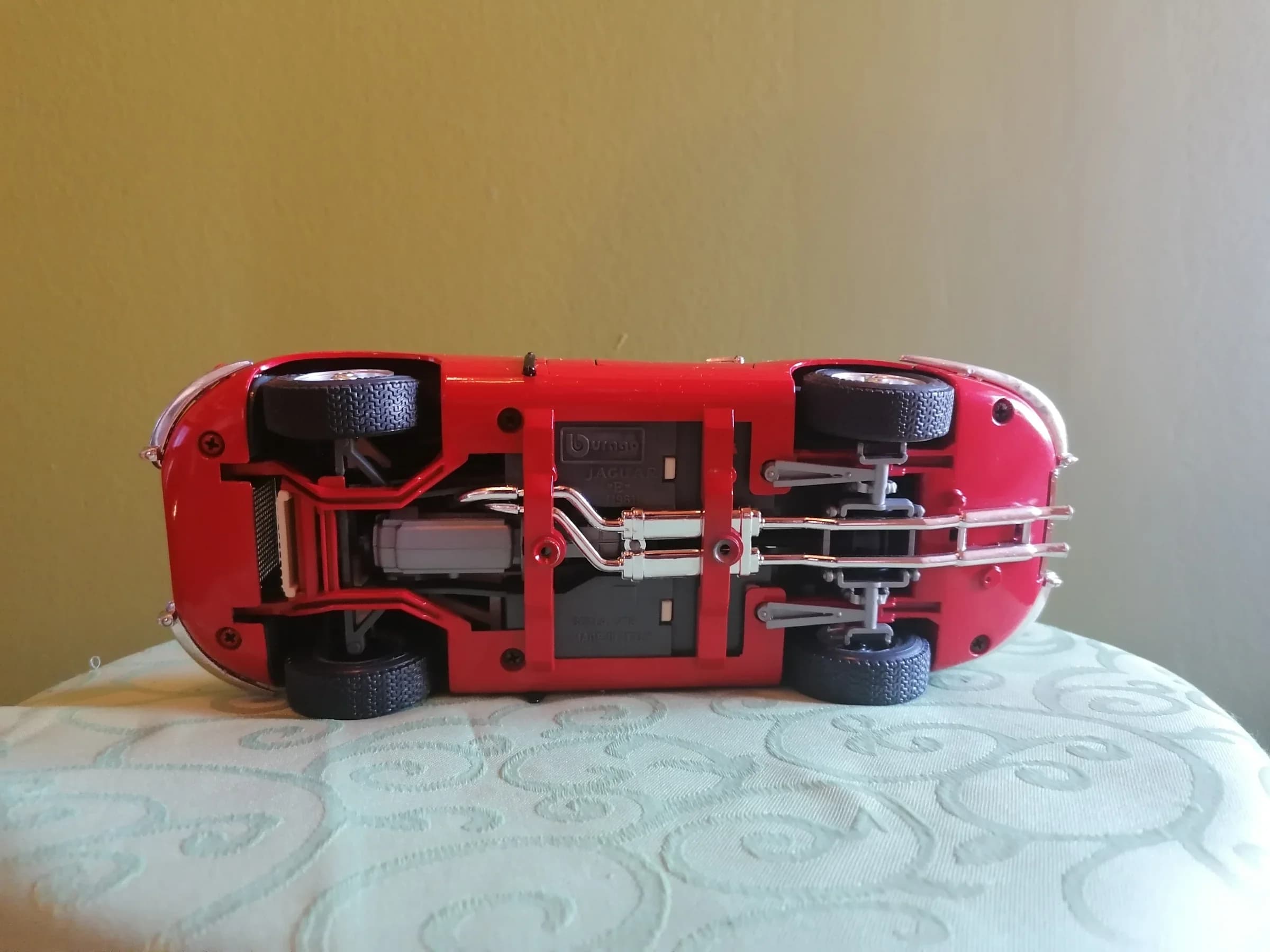 Jaguar E type 1961 - Burago - 1/18 - top stanje 5