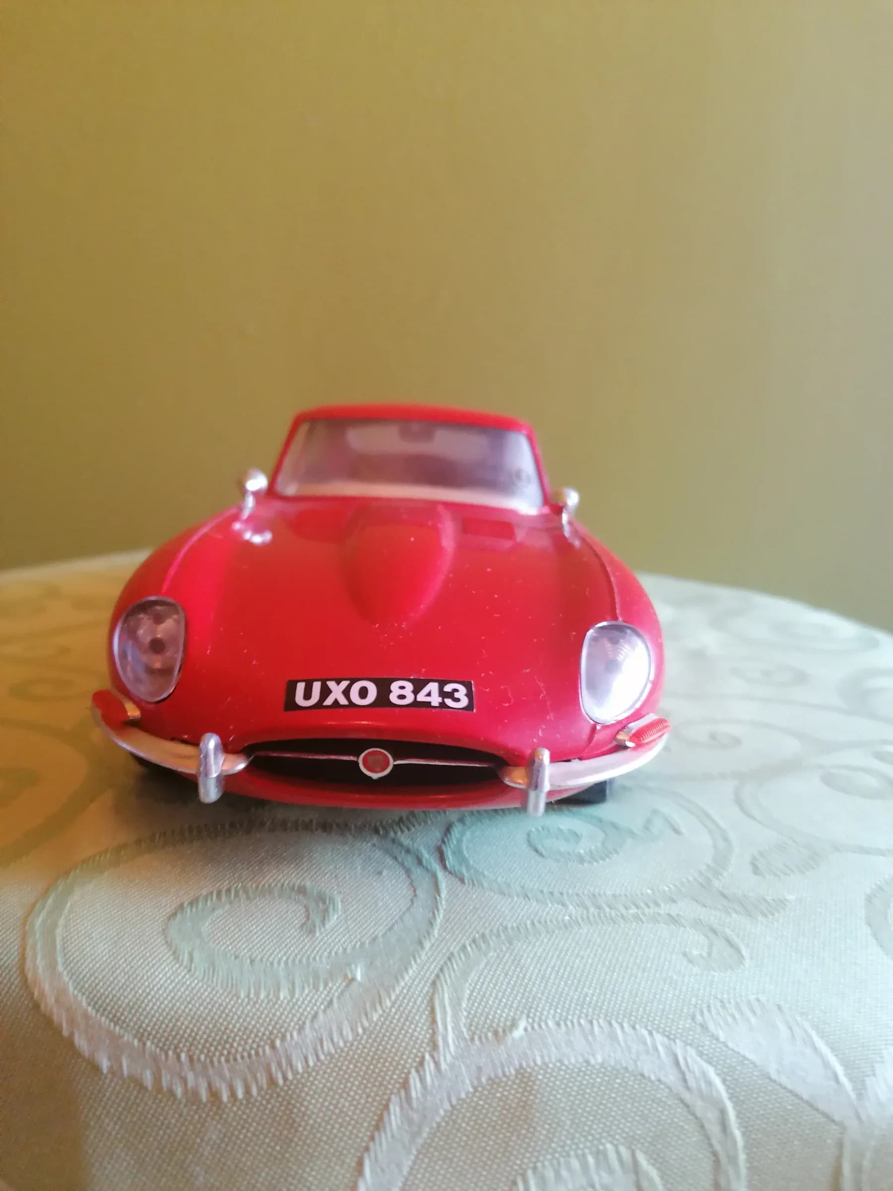 Jaguar E type 1961 - Burago - 1/18 - top stanje 2