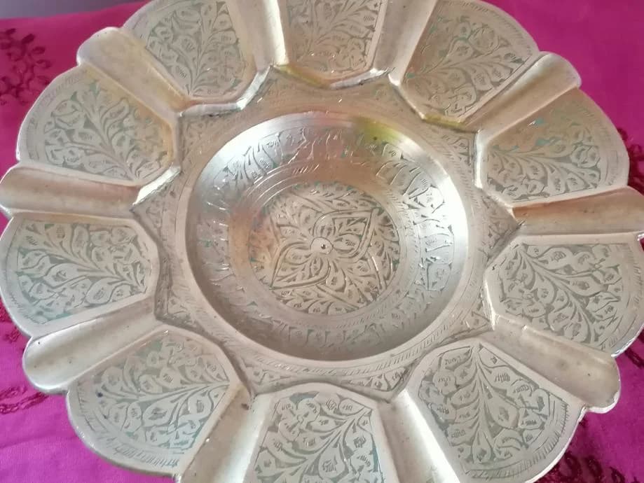 Pepeljara od mesinga s bogatim dekorom