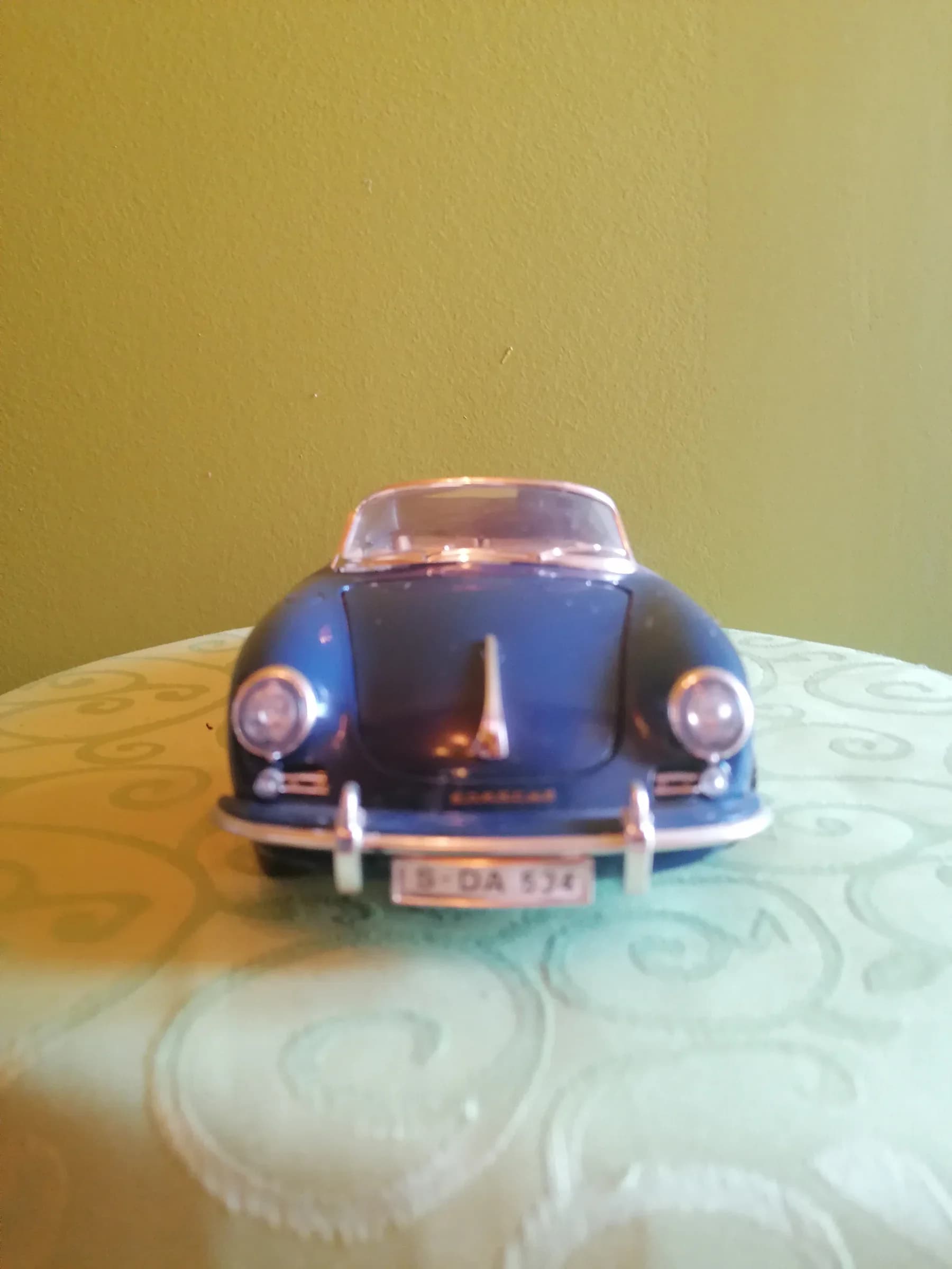 Porsche 356B- model 1961. godina - 1/18 - Burago 2