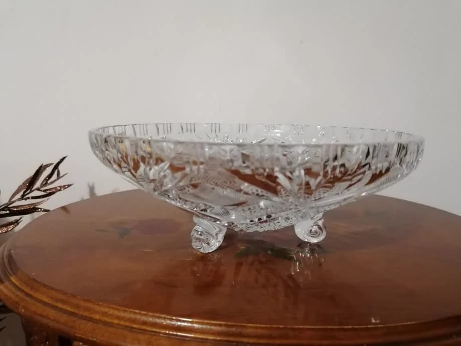 Posuda za voće od kristala s brušenim detaljima