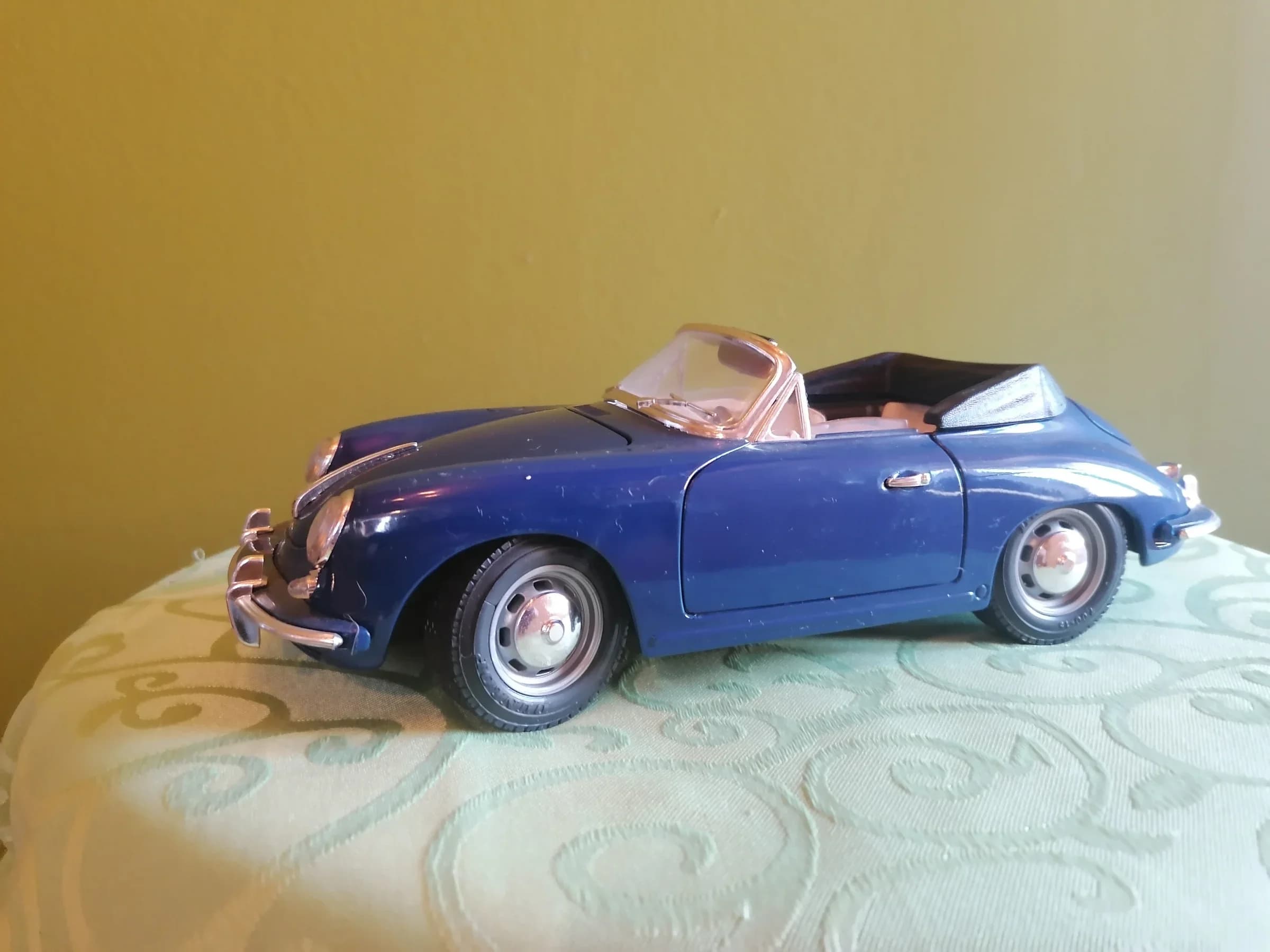 Porsche 356B- model 1961. godina - 1/18 - Burago